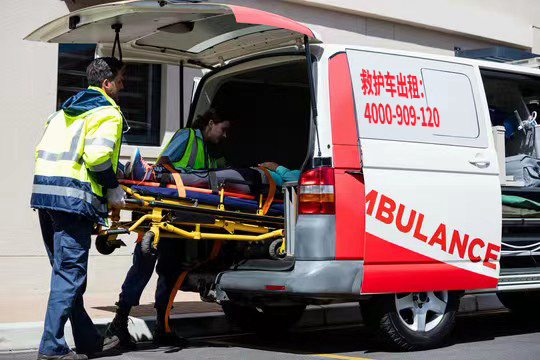 航海模型赛事全顺医疗监护急救车：防护生命，安全驶向未来！